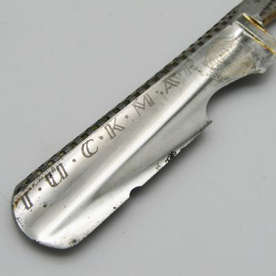 Vintage Tuckmar cut throat straight razor in box - blade chipped