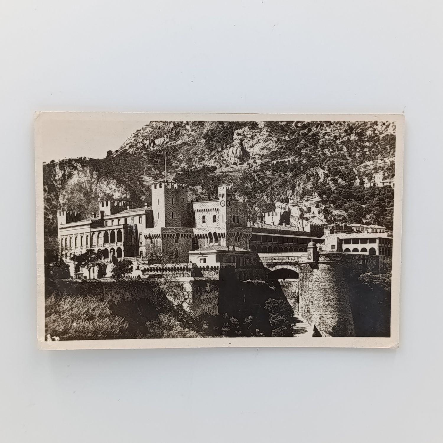 Taxed airmail postcard sent from Monaco to Cape Town 1950 with 40 Franc stamp
