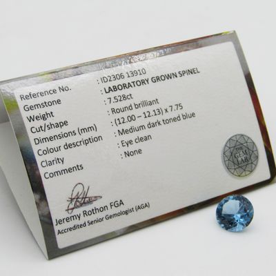 Lab grown Spinel of 7,528 carat - round brilliant cut - Medium dark toned blue - identical to a natural stone at a fraction of the price - with Gemlab certificate