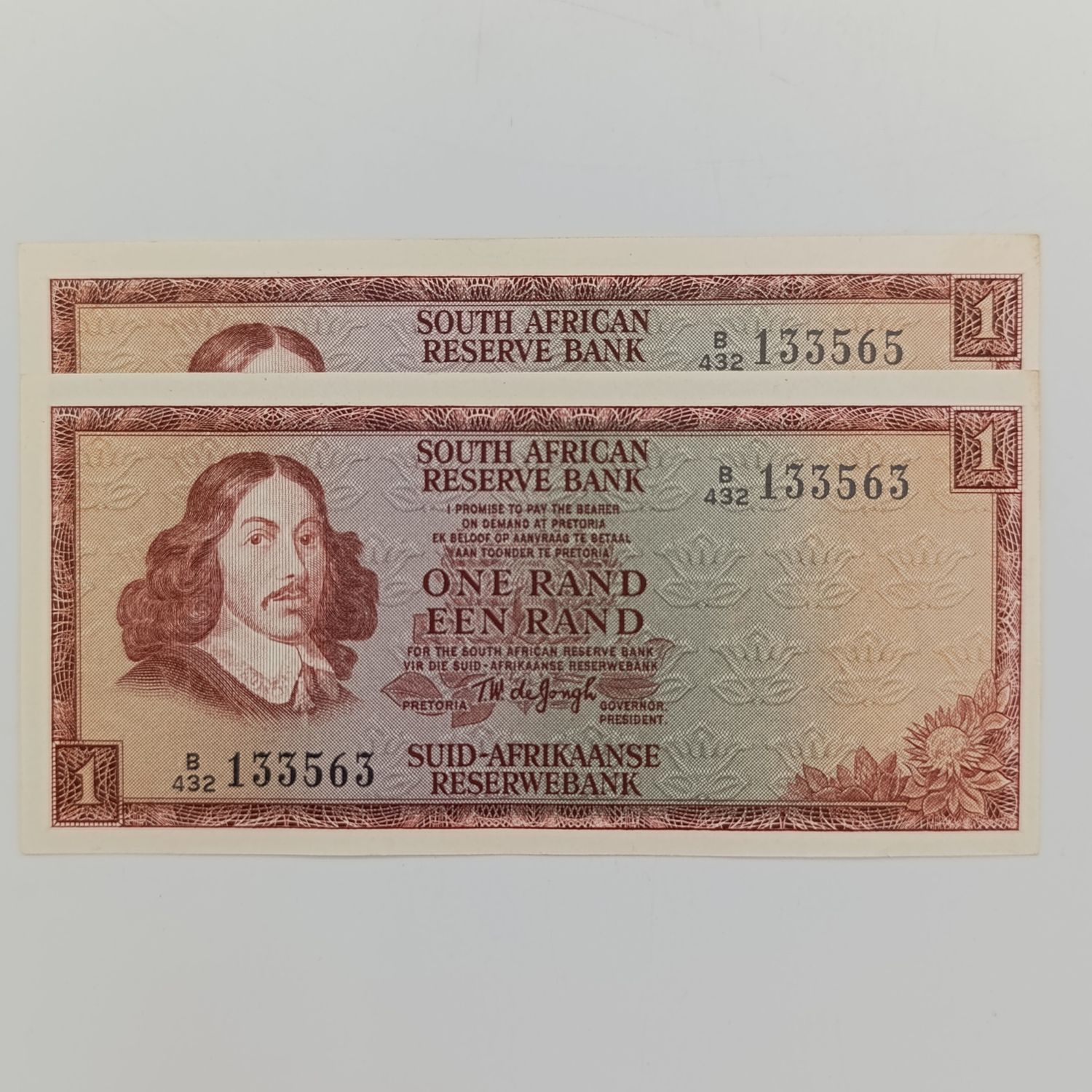 TW de Jongh Pair of uncirculated R1 banknotes 3rd Issue