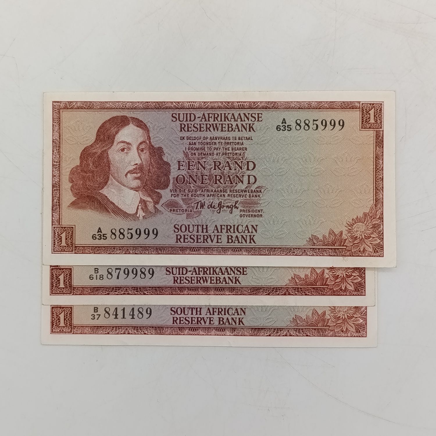 TW de Jongh Lot of 3x R1 banknotes 1st,2nd and 3rd issues all starting with 8 and ending with 9