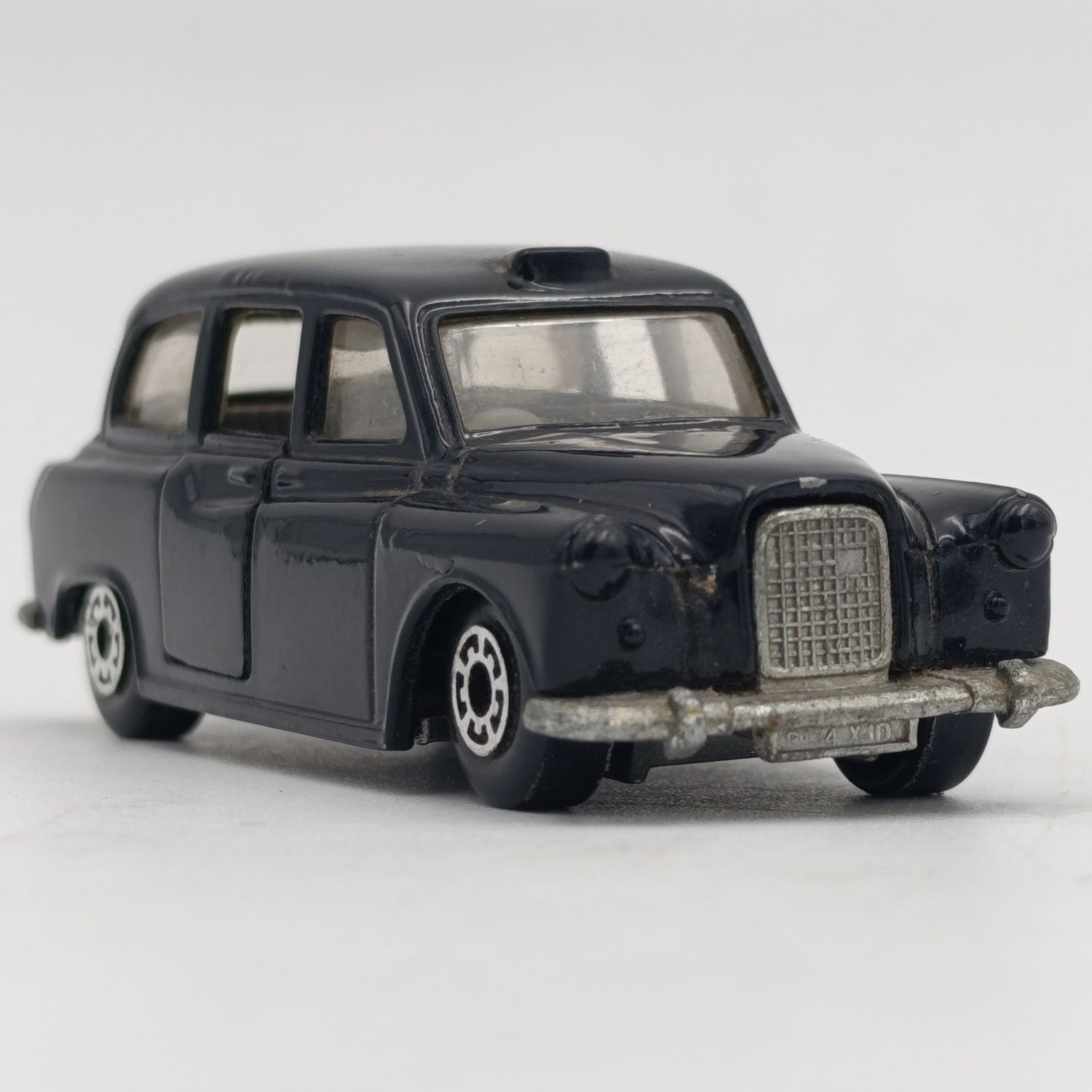 Vintage Matchbox Taxi FX4R die-cast toy car - scale 1/60