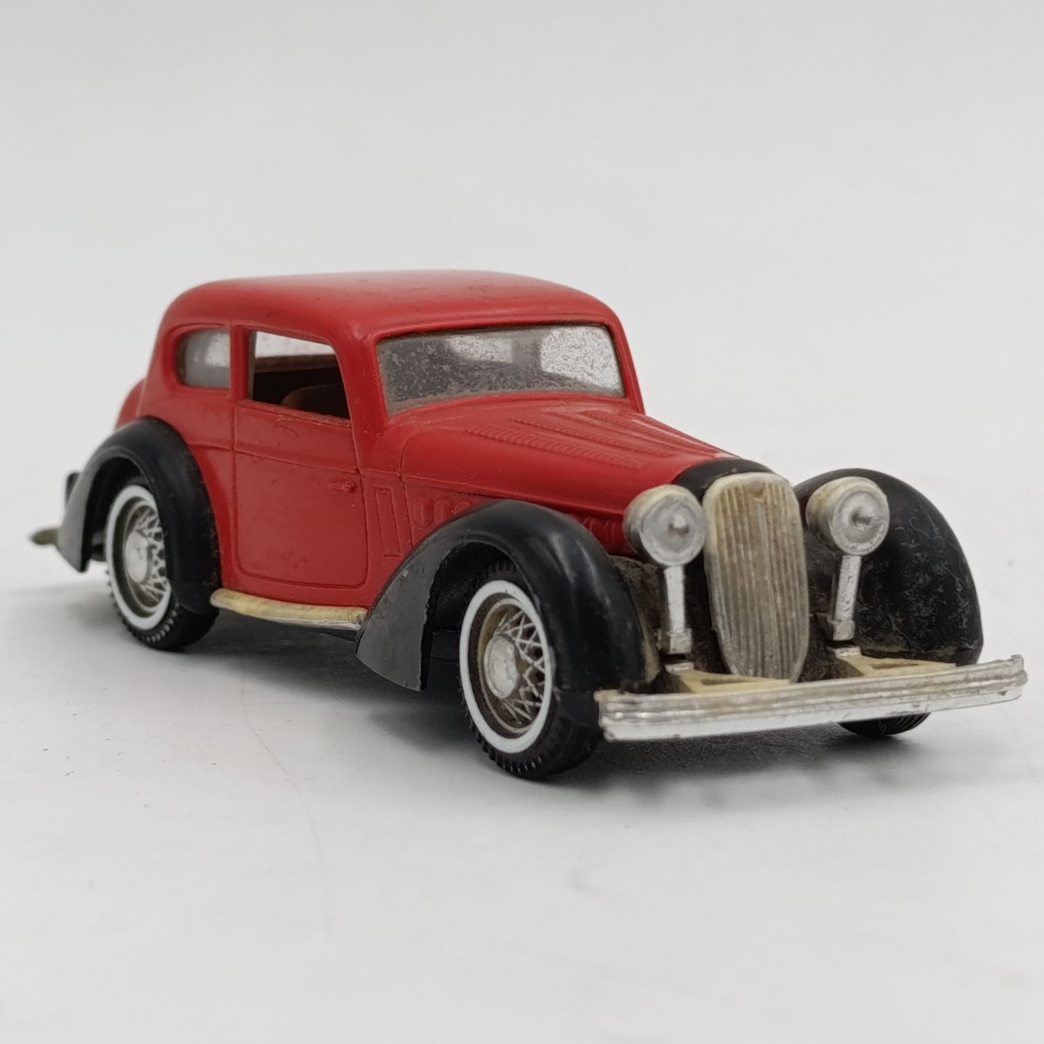 Guisval 1935 Delahaye 135 M classic plastic model car