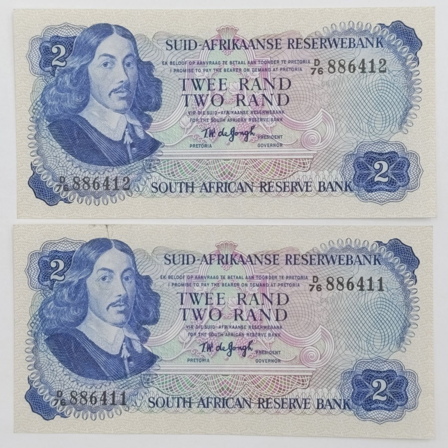 TW de Jongh 2nd issue uncirculated R2 notes - consecutive numbered pair D76