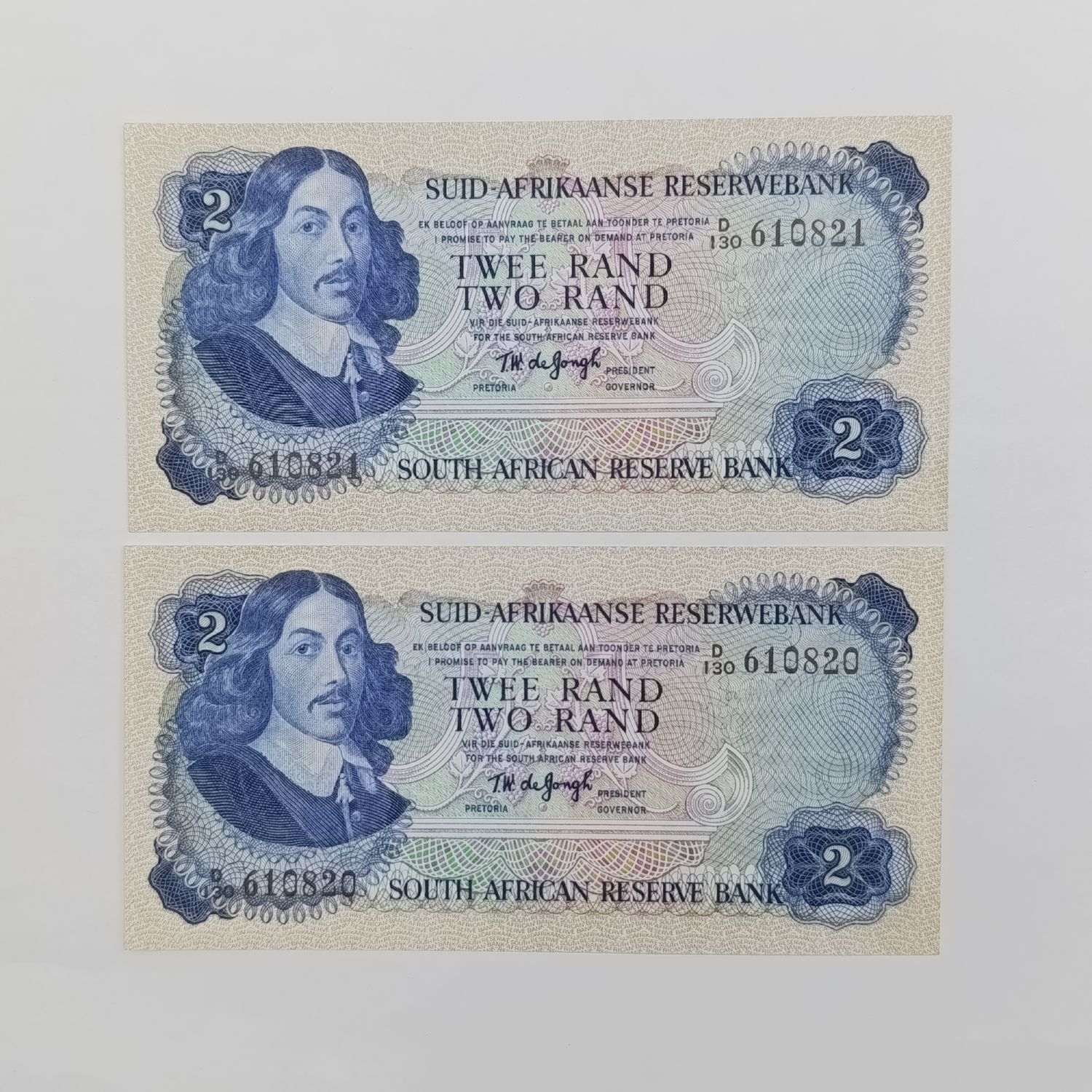 TW de Jongh 2nd issue Pair of R2 notes with consecutive numbers uncirculated D130