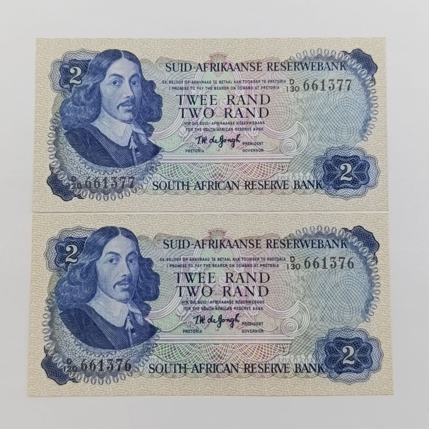TW de Jongh 2nd Issue uncirculated R2 pair with consecutive numbers D130