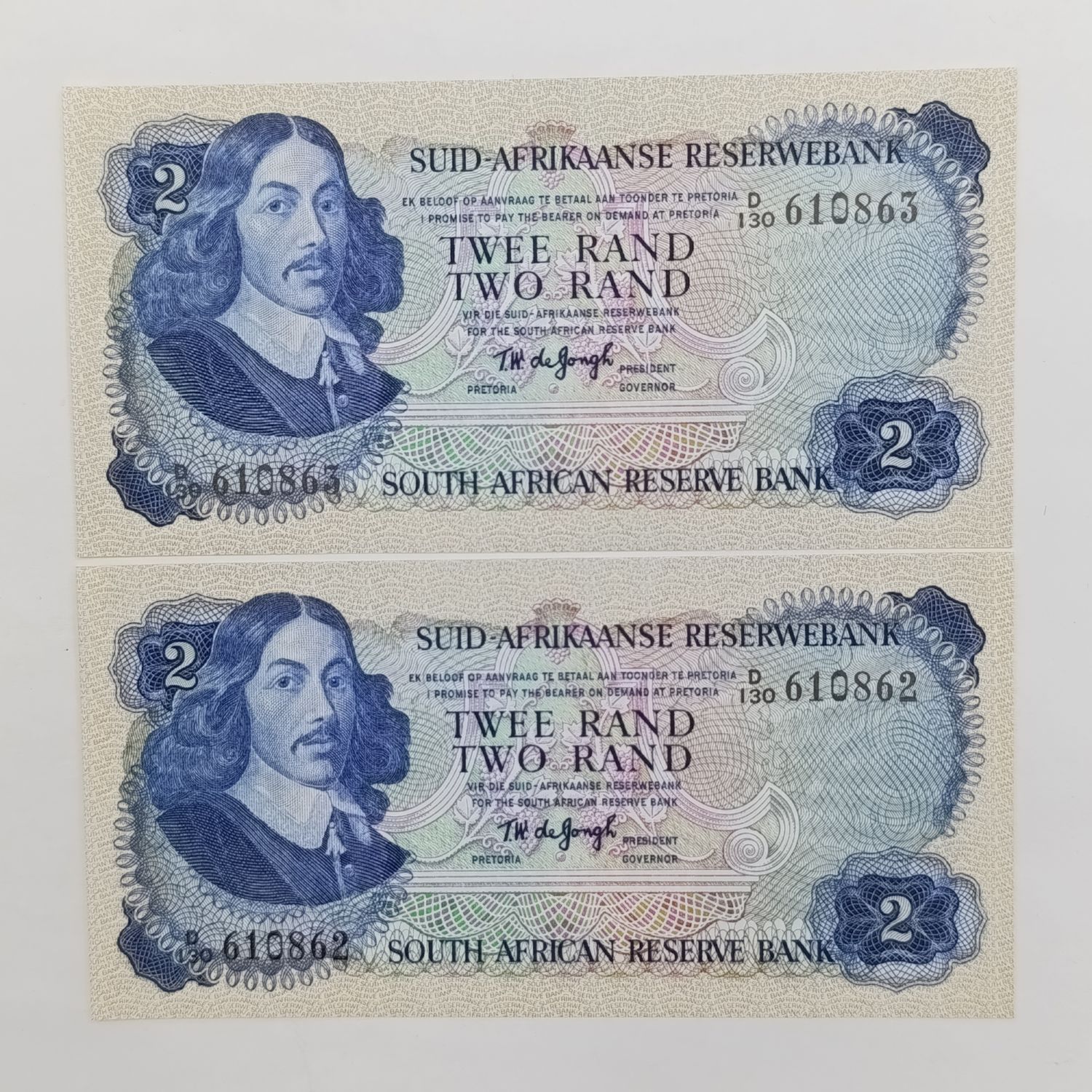 TW de Jongh 2nd issue uncirculated pair of R2 banknotes with consecutive numbers D130