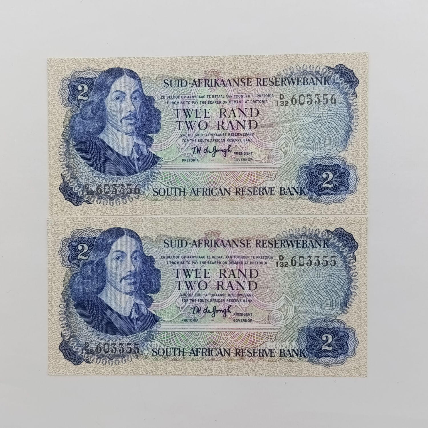 TW de Jongh 2nd issue uncirculated R2 pair with consecutive numbers D132