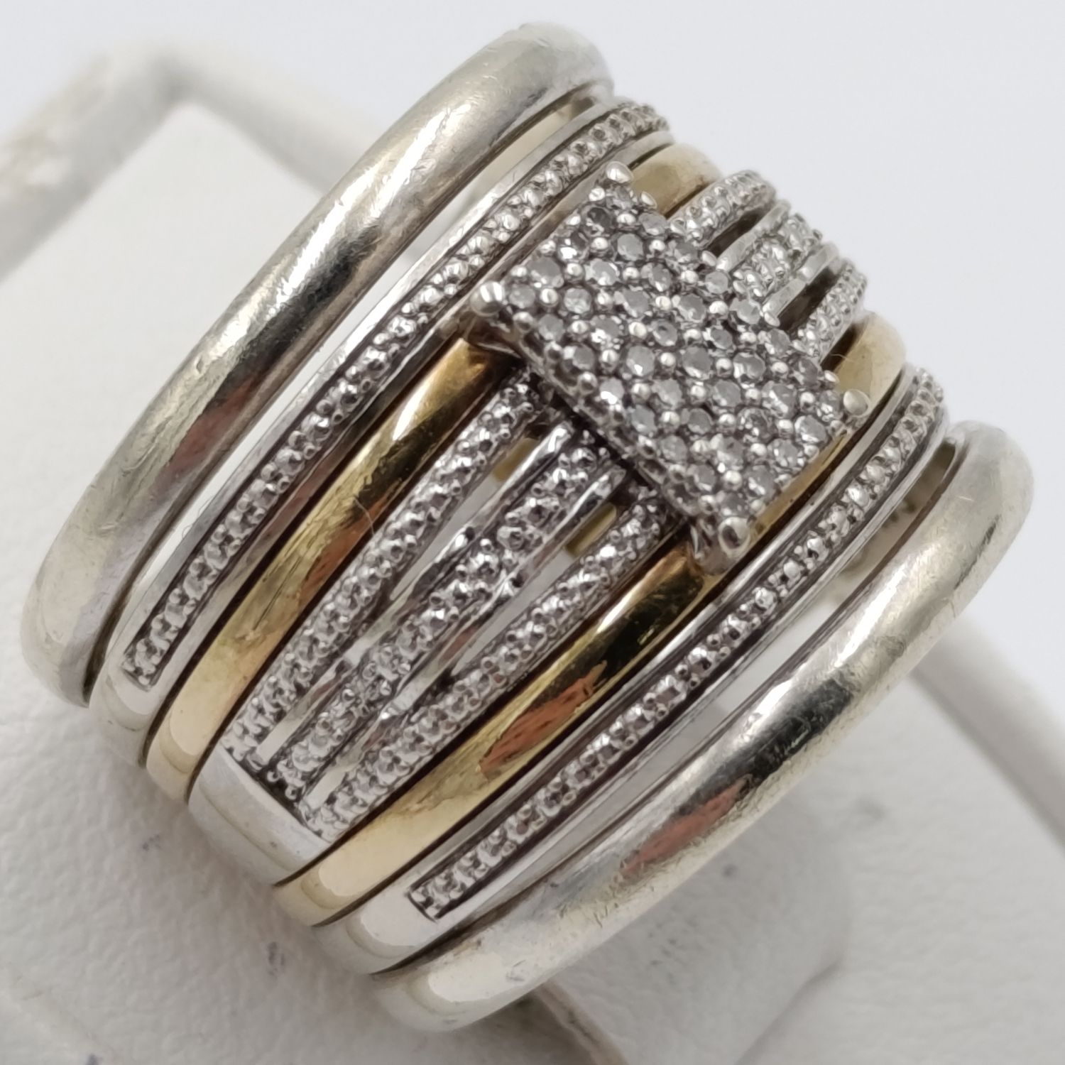 9kt White and Yellow gold diamond cluster ring set - size L 1/2 - weighs 11,5g - includes 2014 valuation