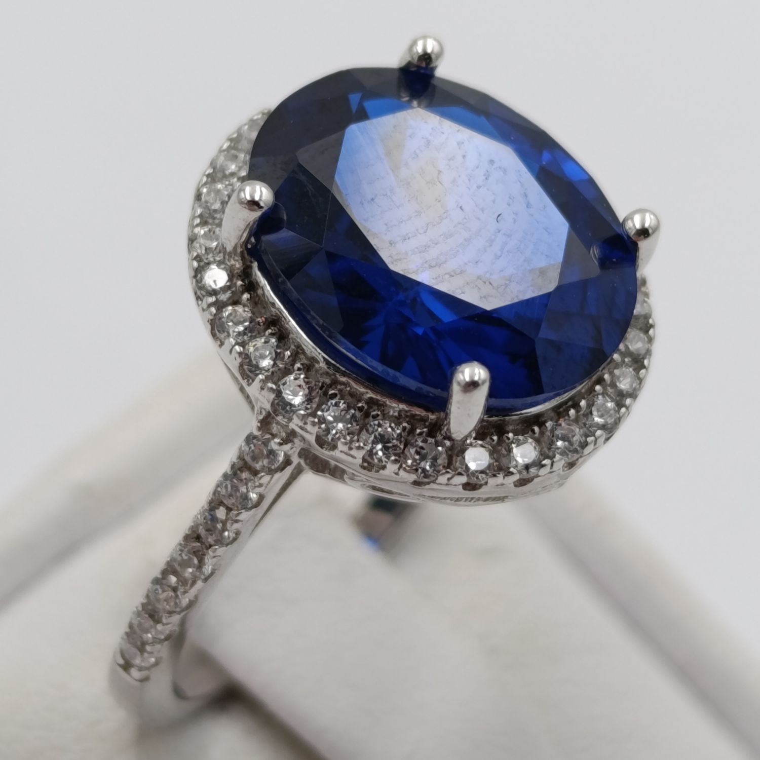 Beautiful Sterling silver ring with large stone - size M - 3.7g