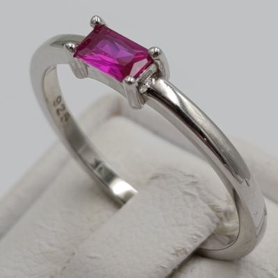 Sterling silver ring with pink stone - size p - 1.6g