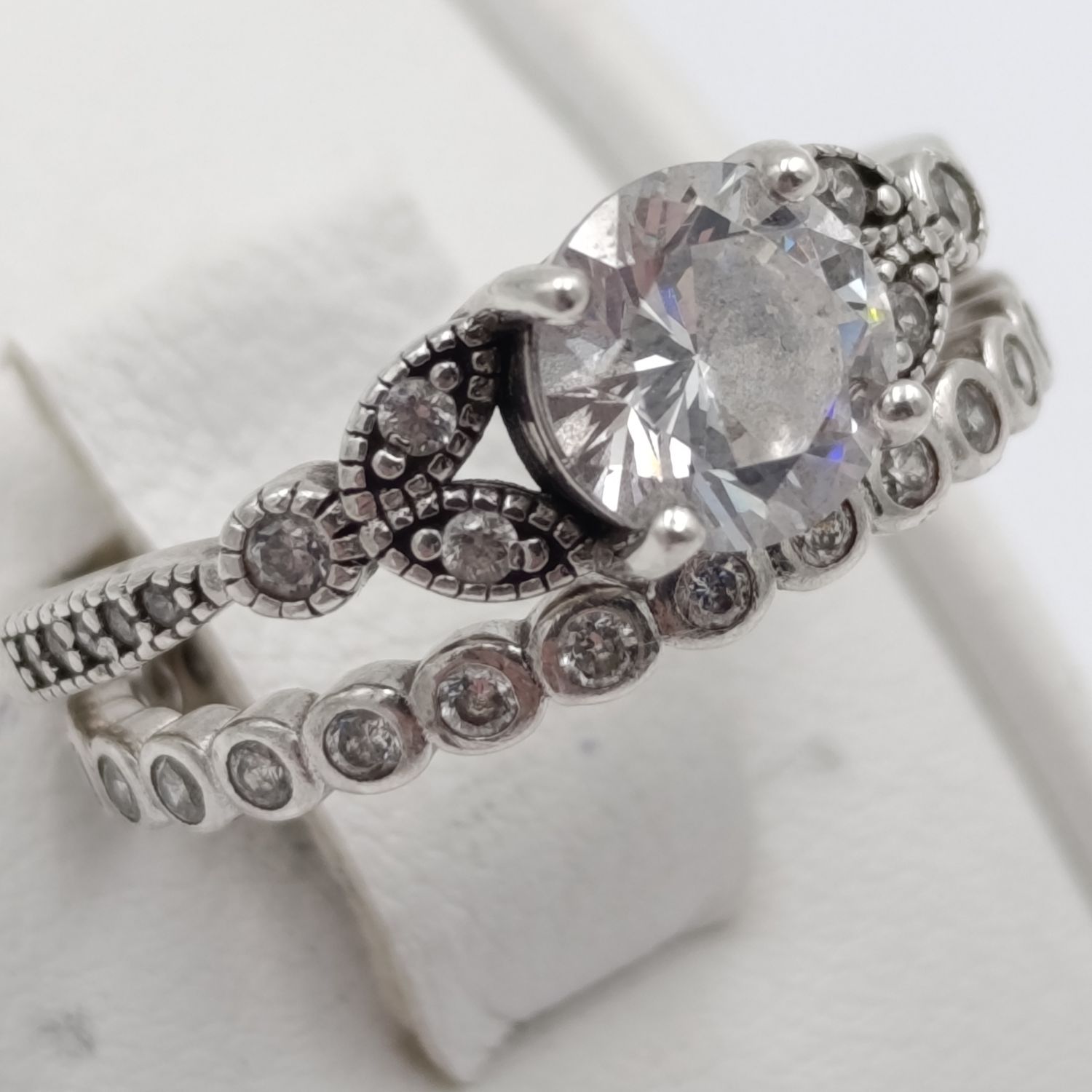 Beautiful silver wedding band set - infinity band and ring with large clear stone - size O - 4.2g