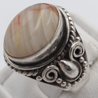 Vintage Sterling silver Agate ring - weighs 7.6g - size M