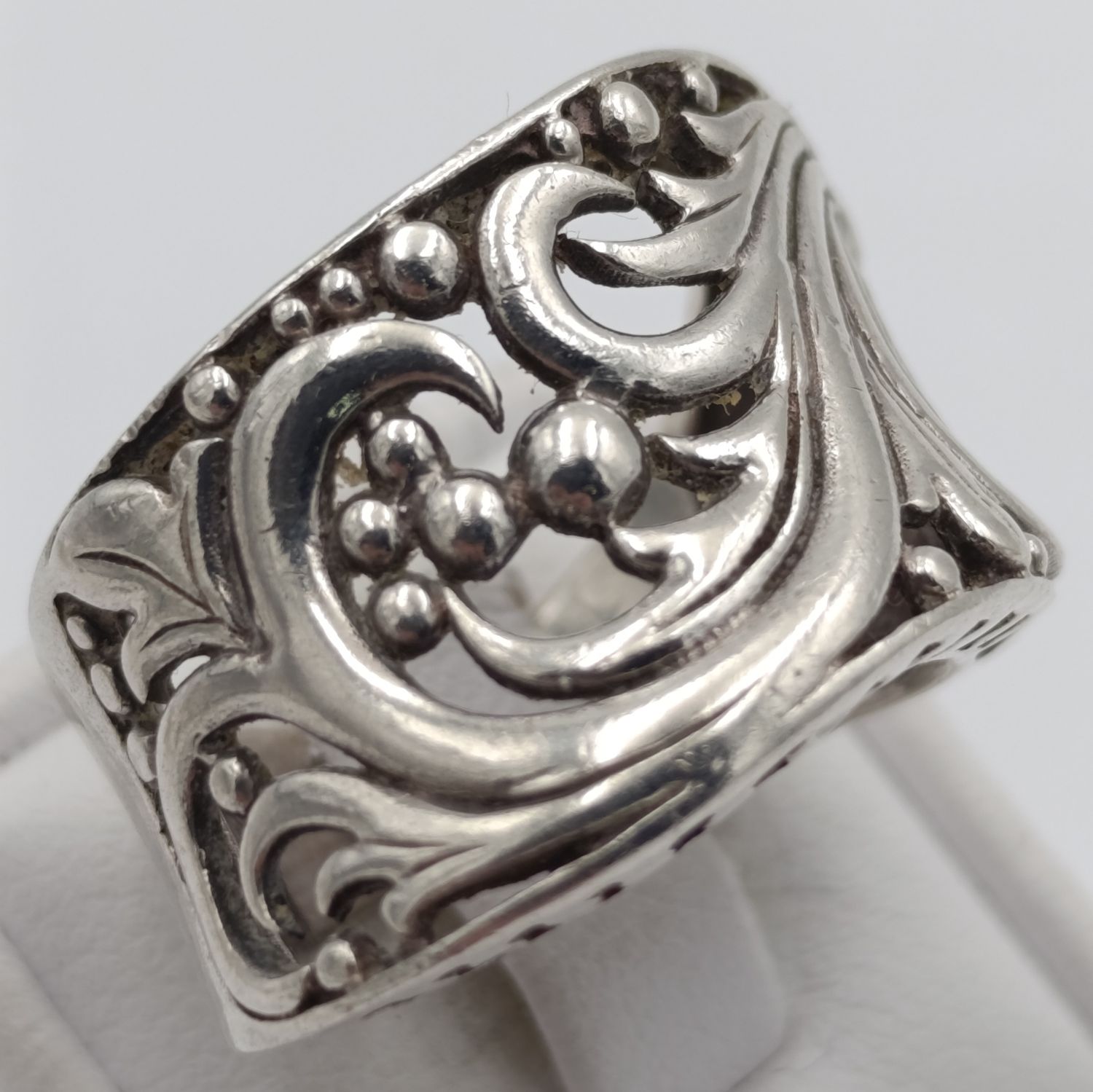 Bulky Sterling silver ring - weighs 9.0 grams - size O