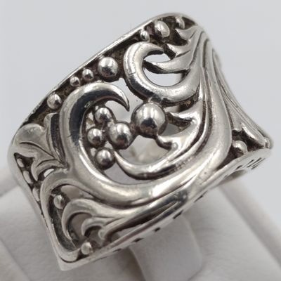 Bulky Sterling silver ring - weighs 9.0 grams - size O