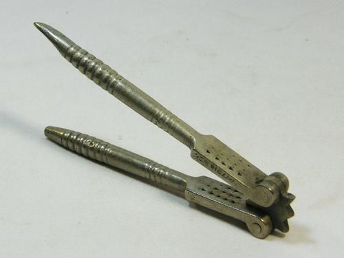 Vintage nut / crayfish cracker