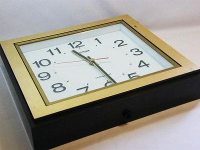 Vintage Rhythm Transistor wall clock - working - battery not included