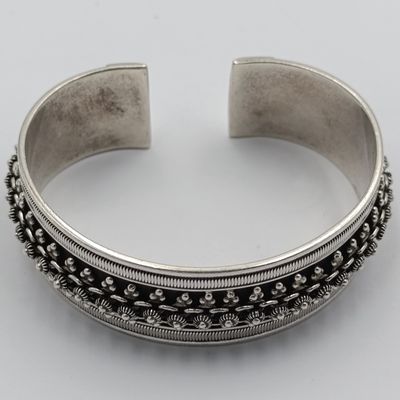 Beautiful sterling silver bangle - weighs 45.7g