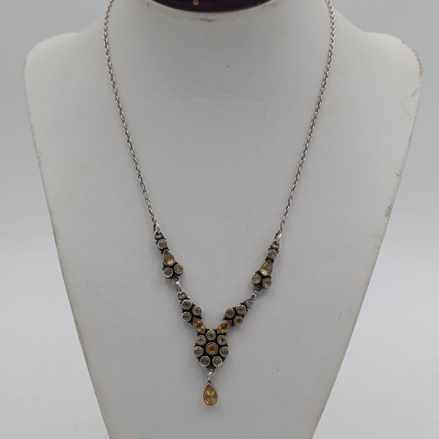 Vintage sterling silver necklace with lemon Quartz stones - weighs 12.3g - length 46.5cm