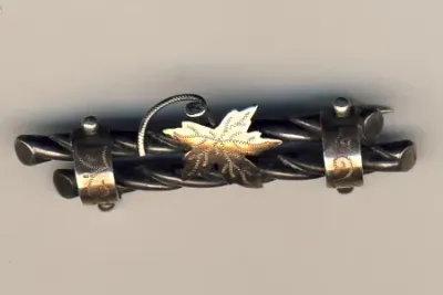 Lovely silver and gold hallmarked brooch - as per scan
