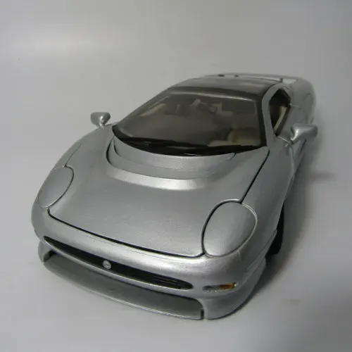 Maisto Jaguar XJ 220 model car - scale 1/18