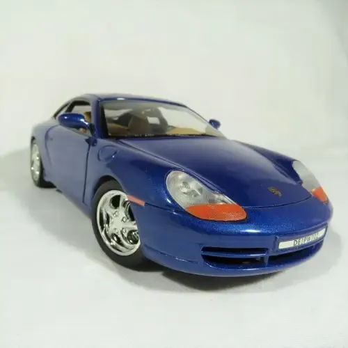 MotorMax 1999 Porsche 911 Carrera model car - Scale 1/18