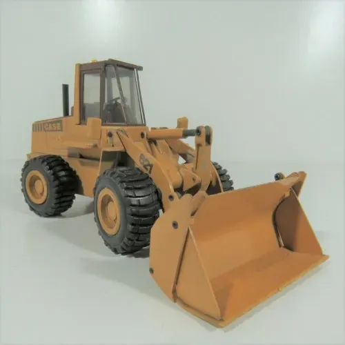 CASE 621 front wheel loader construction model by Conrad #2426 - Scale 1/35