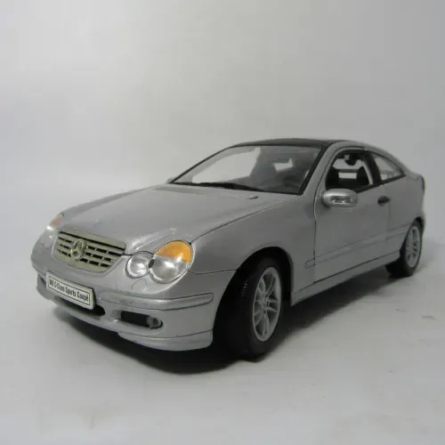 Welly Mercedes-Benz C-Class sports Coupe model car - scale 1/18