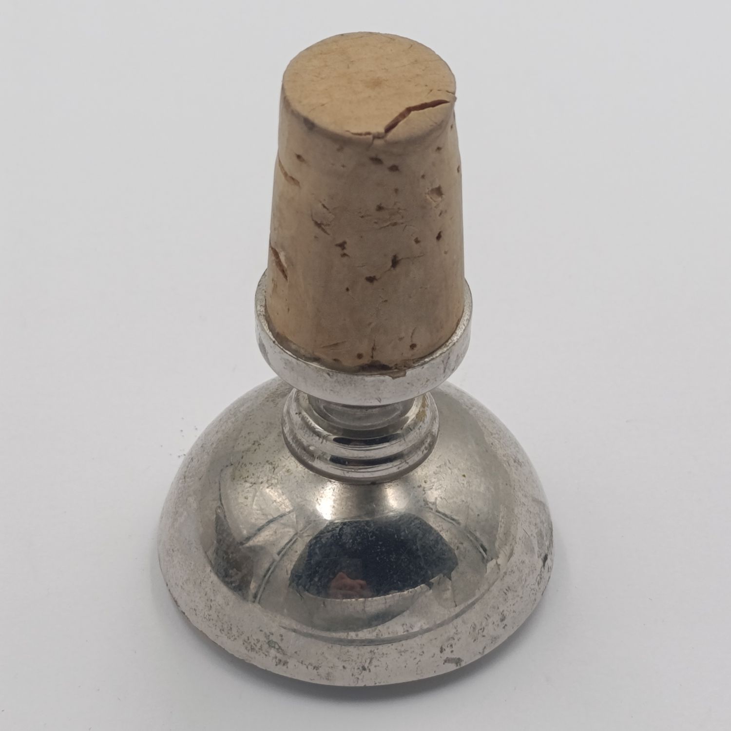 Silverplated wine stopper with mother of pearl inlay