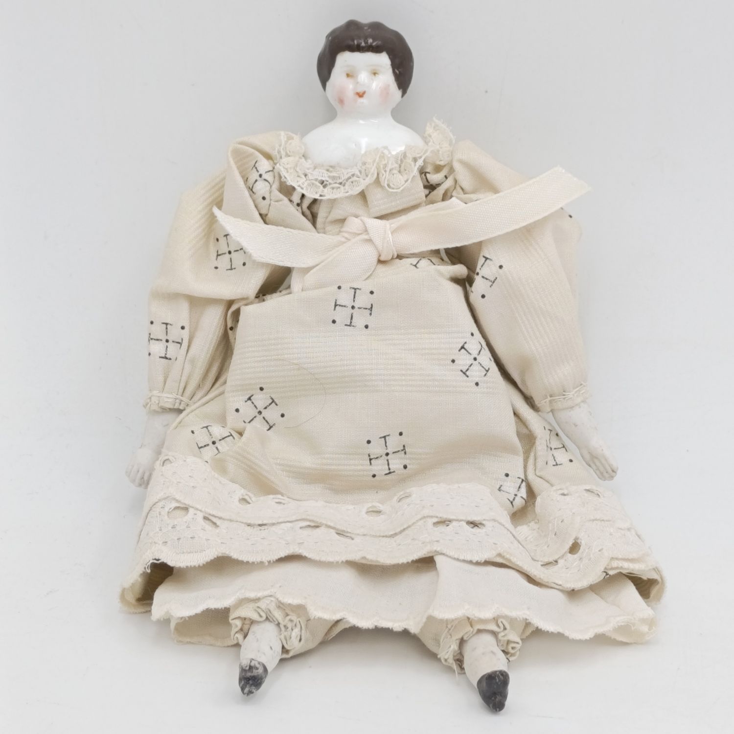 Antique Brown hair rosy cheeks doll - 18cm long