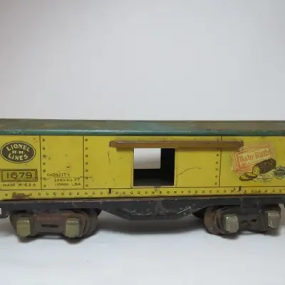 Lionel Lines Tin Train Wagon - Light rust - Babe Ruth 1679 - Sliding doors missing