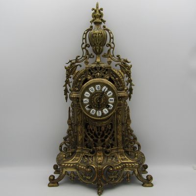 Antique French brass mantel clock in excellent condition