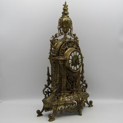 Antique French brass mantel clock in excellent condition
