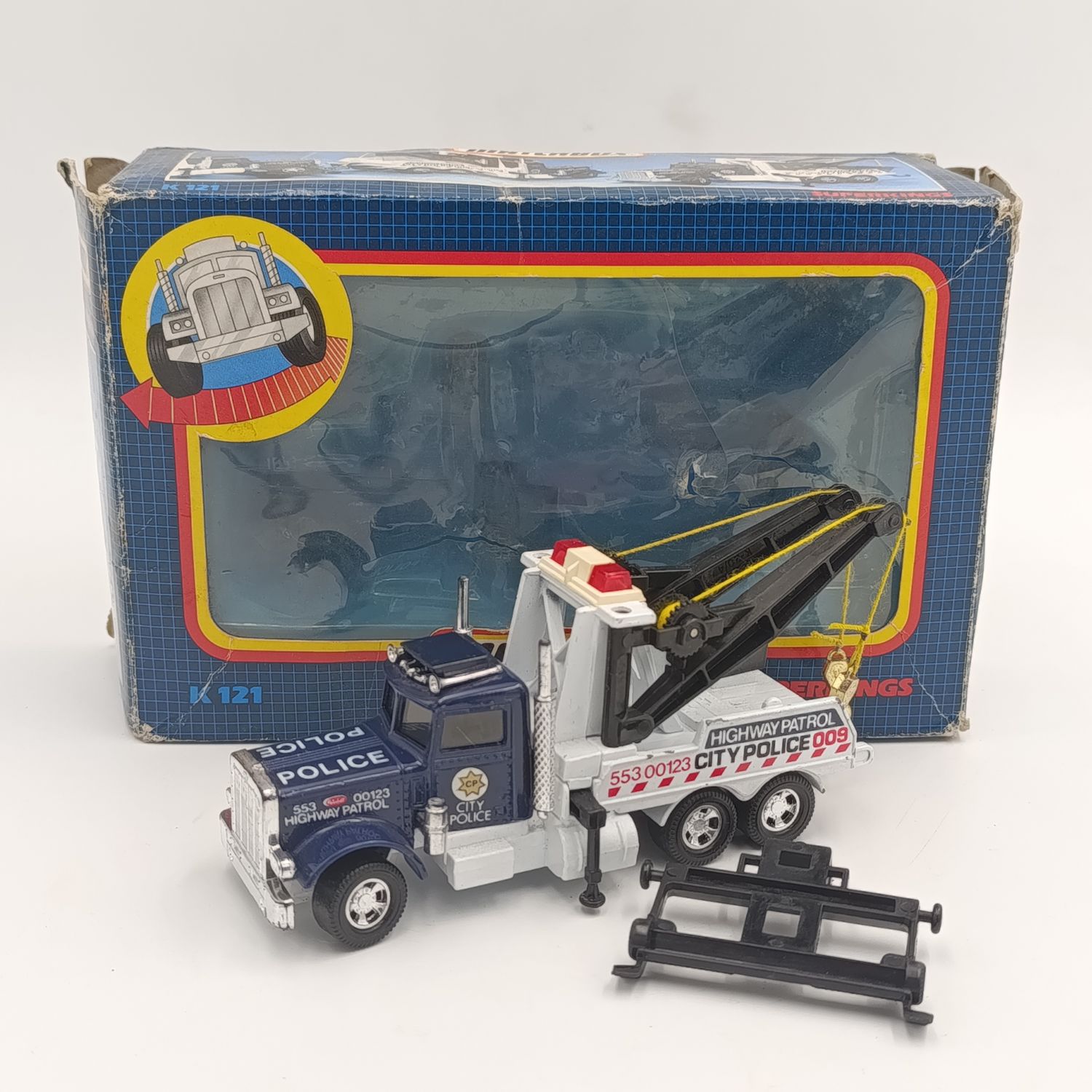 Matchbox Superkings K121 City Police Peterbilt 359 wreck truck in box