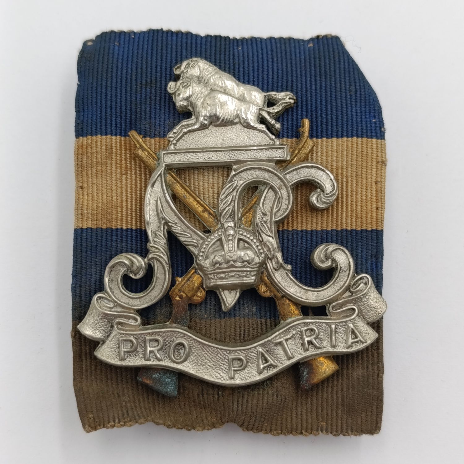 WW2 South Africa Natal Carbineers cap badge with cloth backing