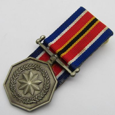 SA Army Tshumelo Iktelaho medal - broken suspender and glued to ribbon - #18502