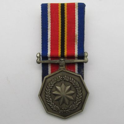 SA Army Tshumelo Iktelaho medal - broken suspender and glued to ribbon - #18502