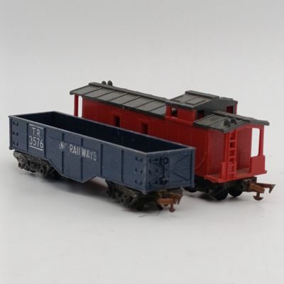 Pair of vintage Tri-Ang HO scale rolling stock