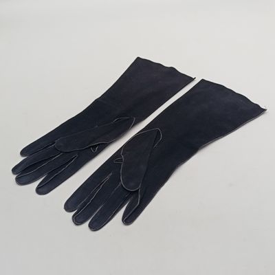 Vintage women's gloves - black colour (as new)