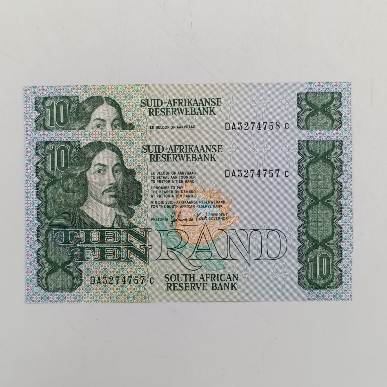 Pair of 1985 GPC de Kock R10 notes uncirculated in sequence