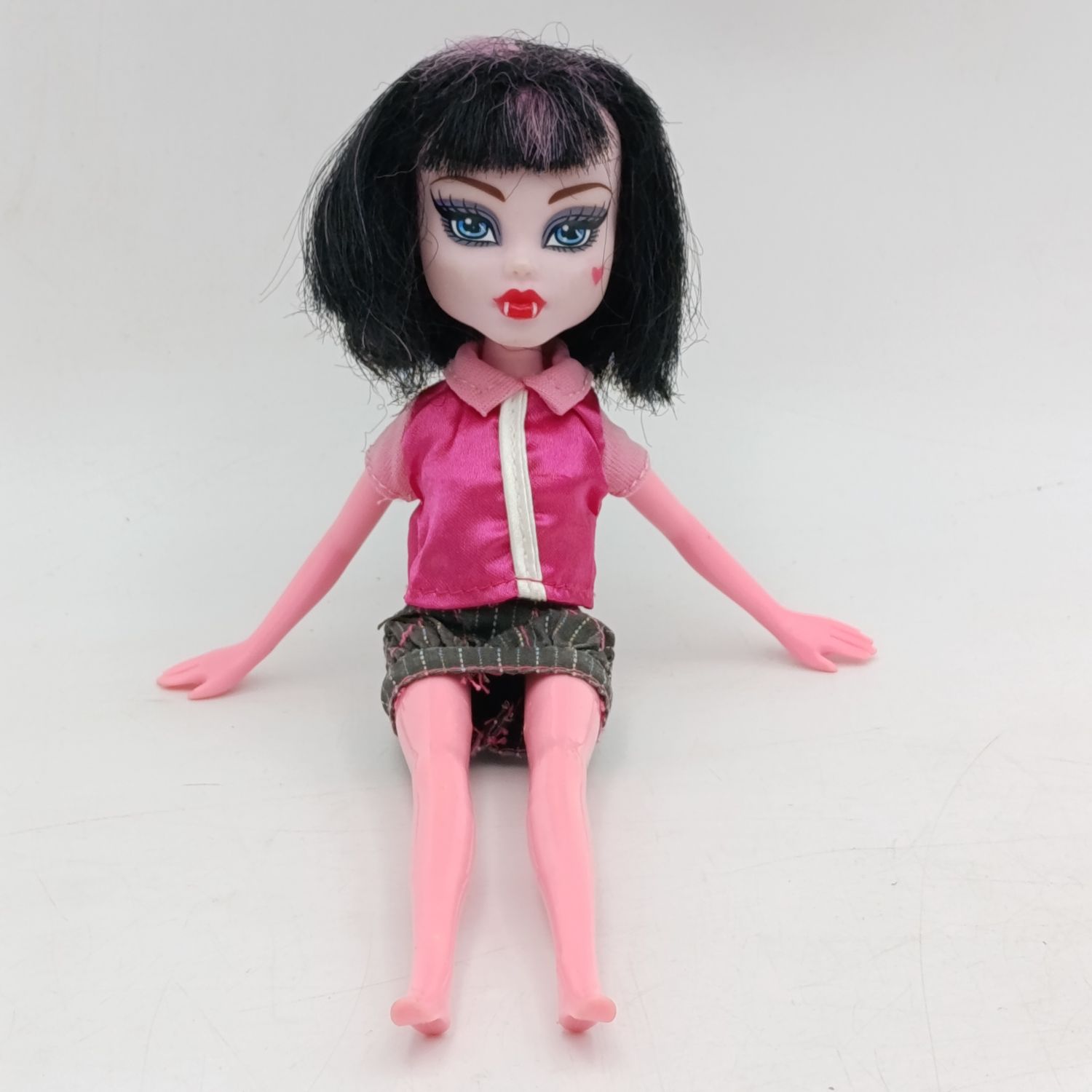 Draculora doll