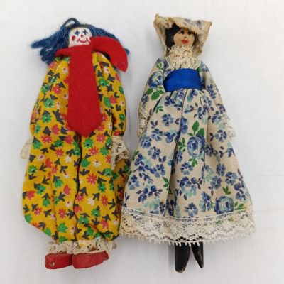 Pair of vintage clothes Peg dolls