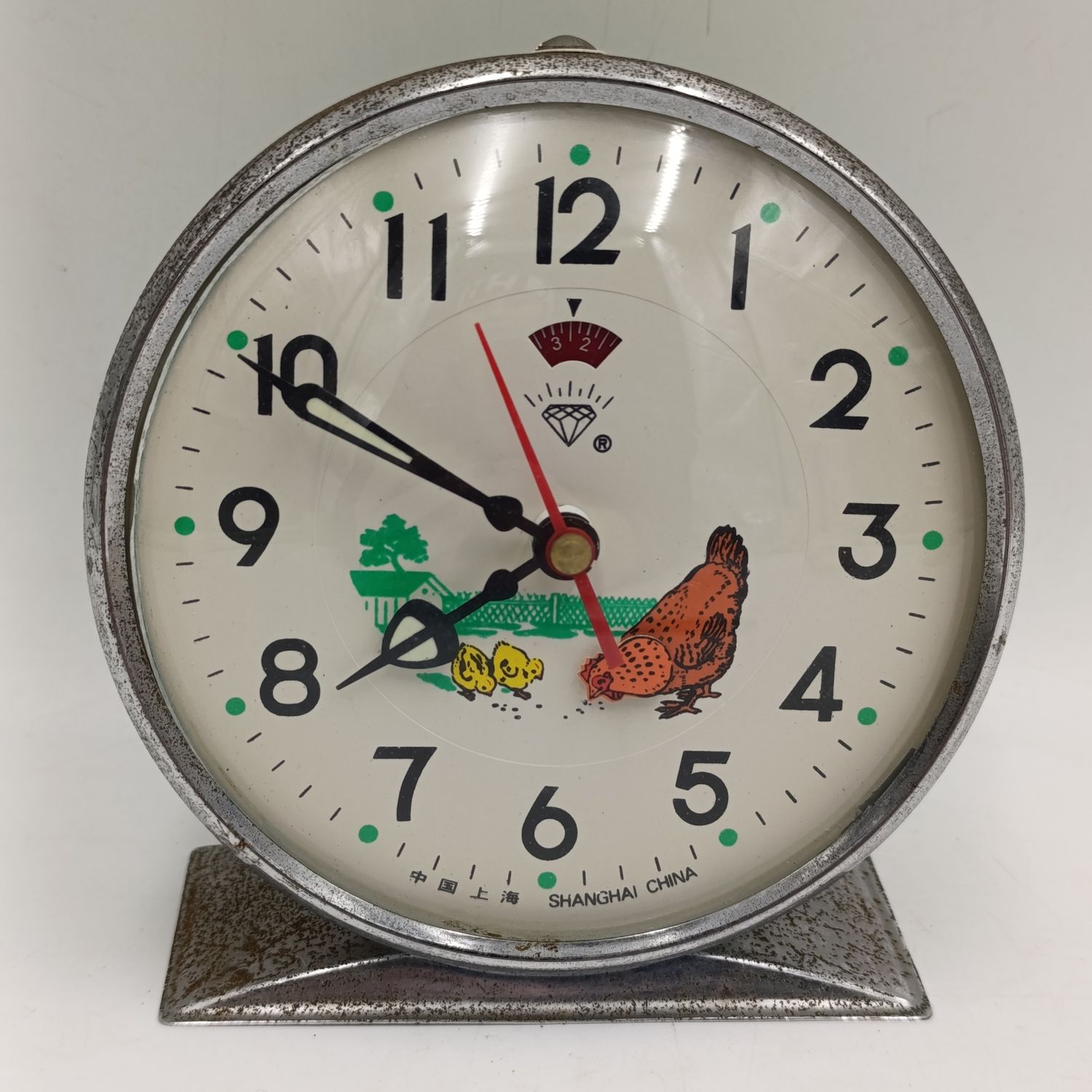 Vintage animated pecking chicken mechanical bedside alarm clock - working