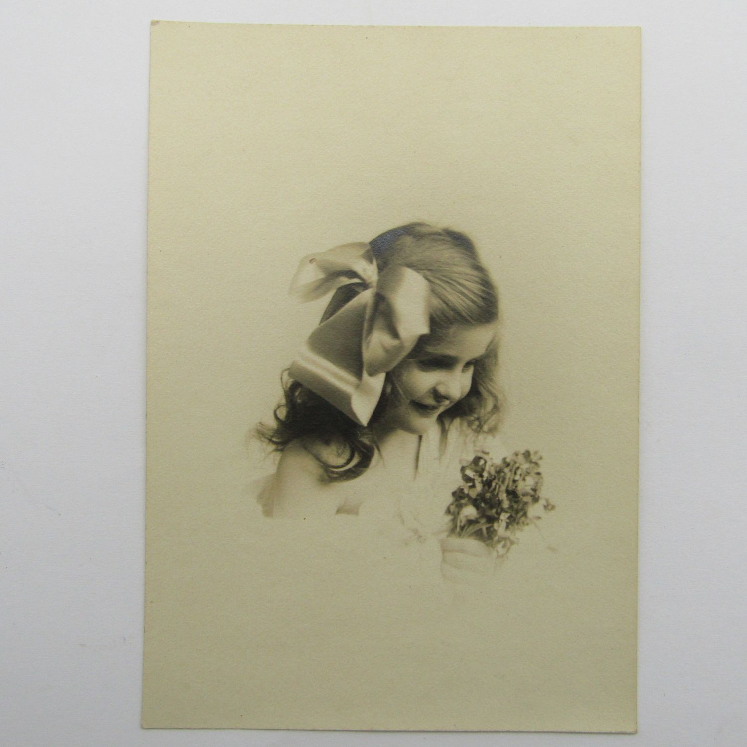 1913 photo of Alabel &quot;Girlie&quot; Glass taken in Belfast