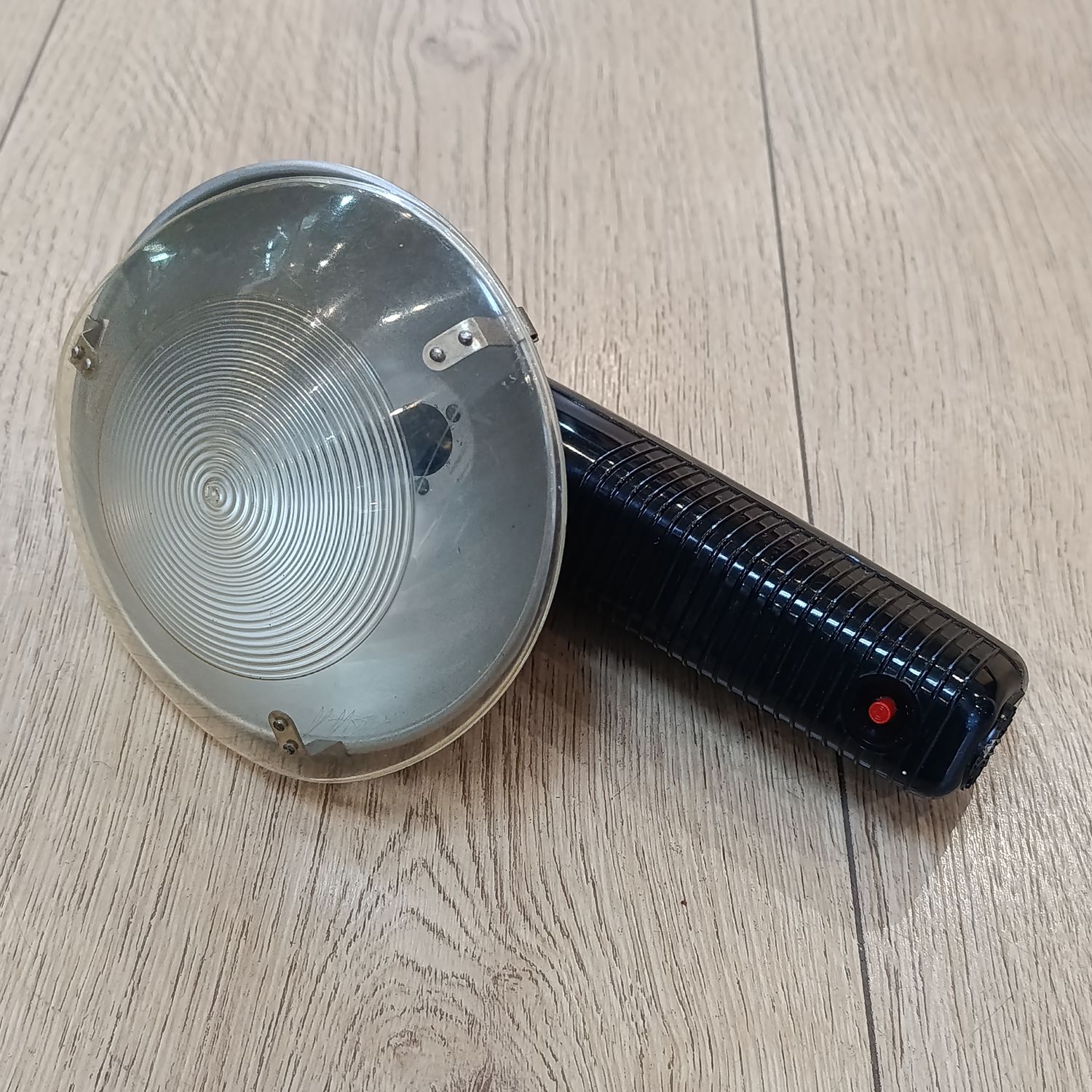 Vintage Kodak flasholder medal II