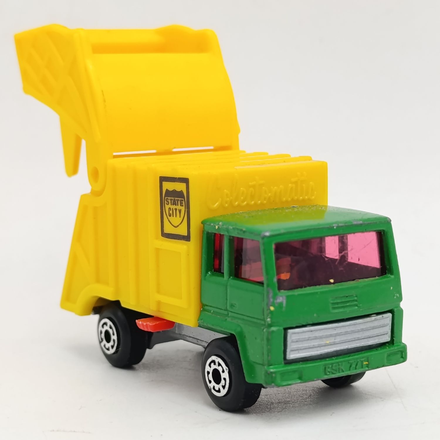 Matchbox Superfast No.36 Refuse truck die-cast model