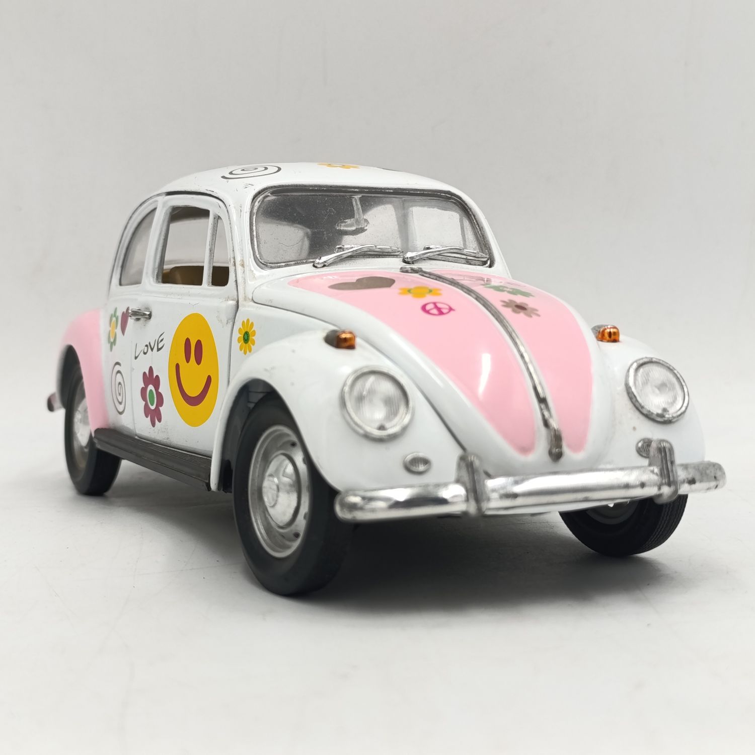 Road Legends 1967 Volkswagen Beetle Die-cast model car - Scale 1/18