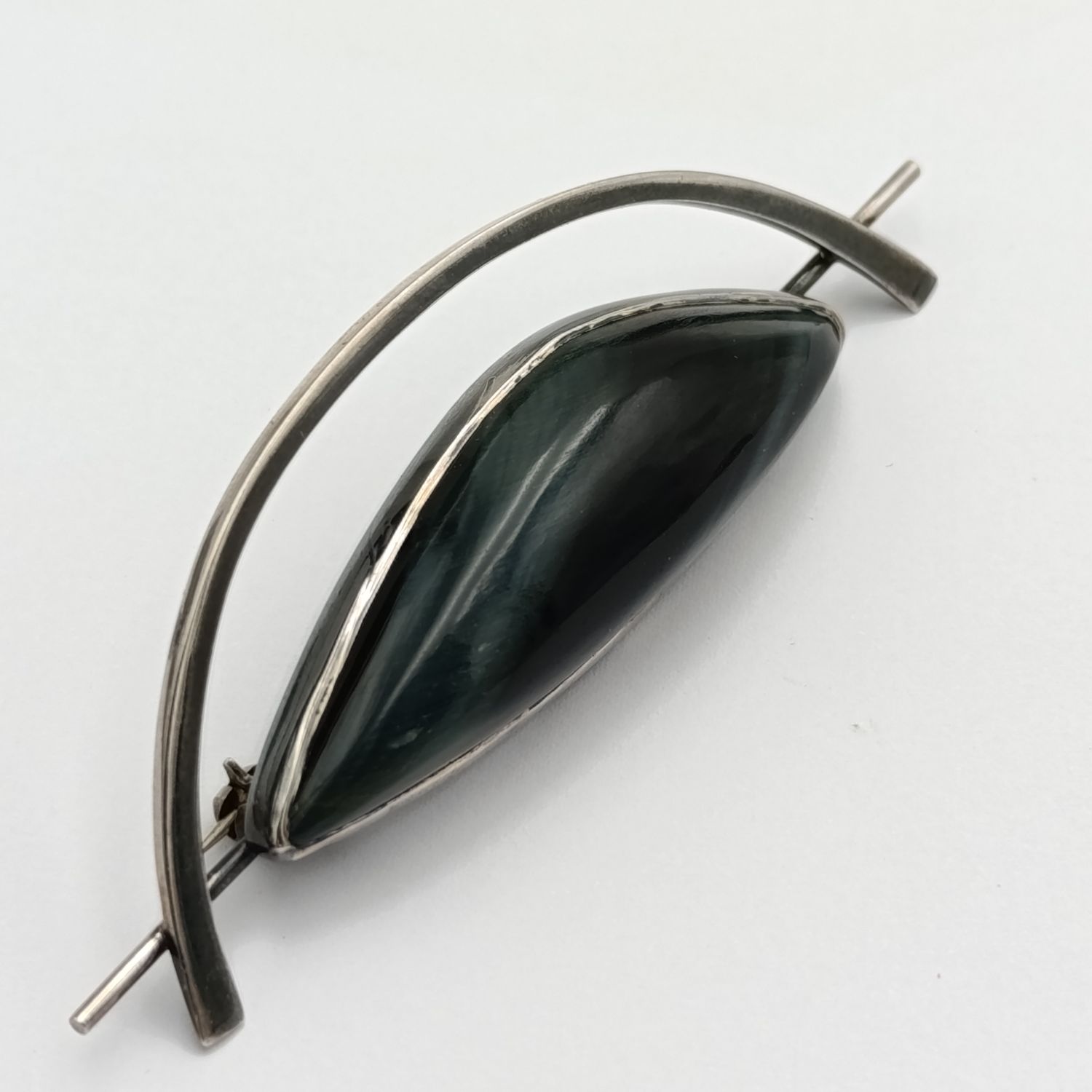 Vintage Sterling silver brooch with black tigers eye