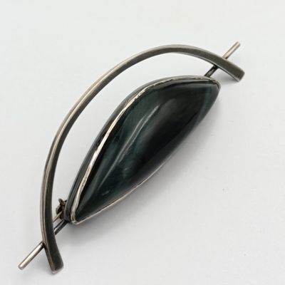 Vintage Sterling silver brooch with black tigers eye