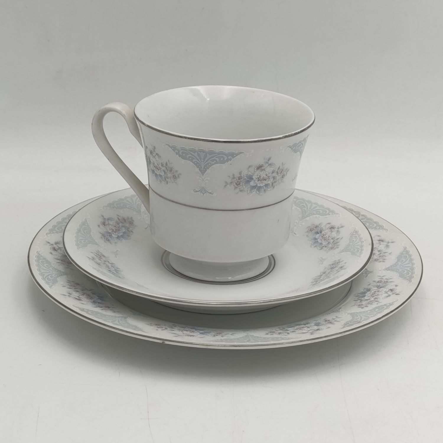 Silverie porcelain trio